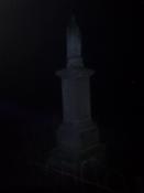 Pomnik nocą
