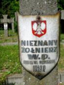 Tabliczka na cmentarzu w Ołtarzewie