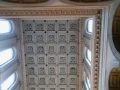 Płaski strop kasetonowy oparty na żeliwnych kolumnach korynckich
