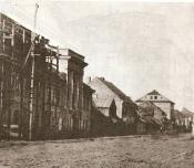 Uwaga: najstarsze zdjęcie z dotychczas zamieszczonych. Pochodzi z ok. 1860 roku i przedstawia kamienicę K. Hergla przy Elektoralnej 10.