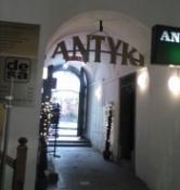 Napis już nie wisi nad wejściem z ulicy :)