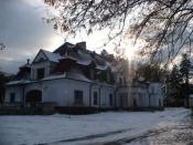 Dwór w Ostrowie zimą