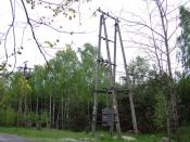 Linia energetyczna ok. 360 m od schronu schodzi pod ziemię