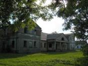 Dwór od strony skrzynki