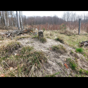 jeden z kilku kopców granicznych