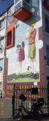 Bardzo fajny mural, wręcz wesoły...