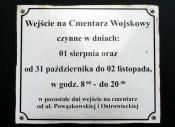 wyjście na parking widziane od strony cmentarza