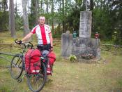 Ja i mój rowerek przy pomniku