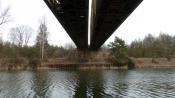 Pod mostem nad kanałem