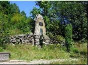 Pierwszy pomnik - obelisk