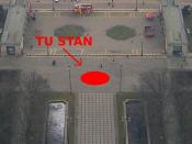 Tu stań