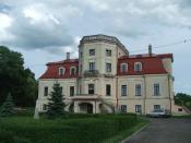 dwór front