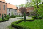 Dziedziniec 2