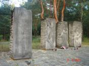 pomnik symbolizujący rozstrzeliwanych Polaków