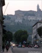 widok z dołu na stare miasto