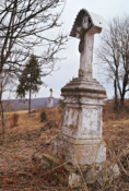 kolejna kapliczka - w tle widać tytułową