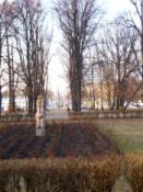 Widok z perspektywy parku na Plac Niepodległości oraz Piotrkowską