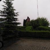 Pomniczek w deszczu
