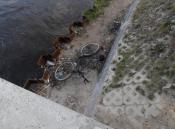 Jak widać można dojechać rowerem. :)