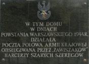 Tablica pamiątkowa na budynku Tyniecka 26