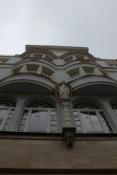 Od ulicy.