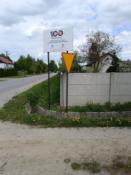 po drugiej stronie ulicy