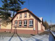 Zabytkowy budynek szkoły w Skrbeńsku