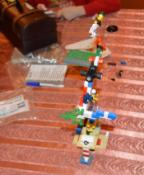 platforma, kawałek pudełka i kawałek keszera