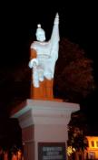 Pomnik św. Floriana w nocy