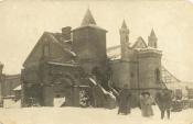 Neogotycki dwór w Knyszynie w 1915 r.