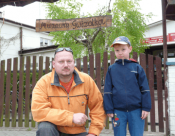 Przed Muzeum Gwizdków