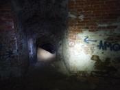 tym korytarzem do dołu 