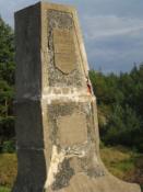 Pamiątkowy obelisk z 1937r.