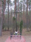 Krzyż upamiętniający rozstrzelanie żolnierzy AK pod Nieporętem