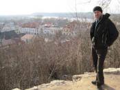 w tle miasto