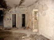 Następnie Rekrucie kieruj się w stronę tych drzwi