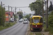 tramwaj linii 43bis, wagon typu Konstal 803N na trasie Konstantynów-Łódź w okolicach Srebrnej. fotografia z roku 2008 (wykonana przez Krzysztofa Kupczyńskiego, źródło: gtlodz.eu)