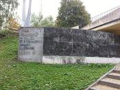 napis na pomniku