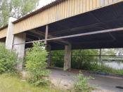 Niegdysiejszy hangar.