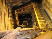 Schody na górę. Ale to jest tylko jedna trzecia.