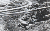 Zniszczone niemieckie działa na wzgórzu nr 142 na rozdrożu ulic Chwaszczyńskiej i Nowowiczlińskiej