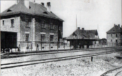 Pierwszy dworzec w Wielkim Kacku znajdujący się przy ulicy Starodworcowej