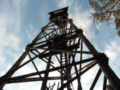 Drewniana wieża przed przebudową na metalową