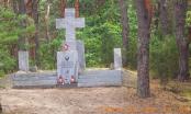 Pomnik koło cmentarza