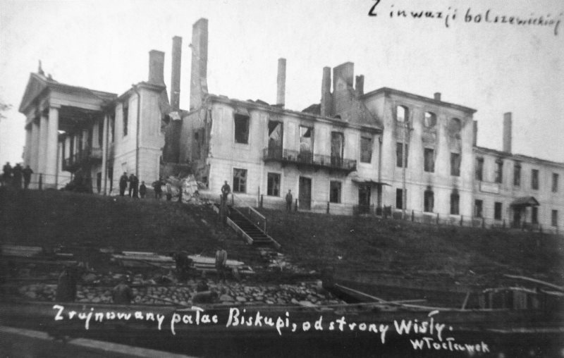 pałac po zniszczeniach w sierpniu 1920